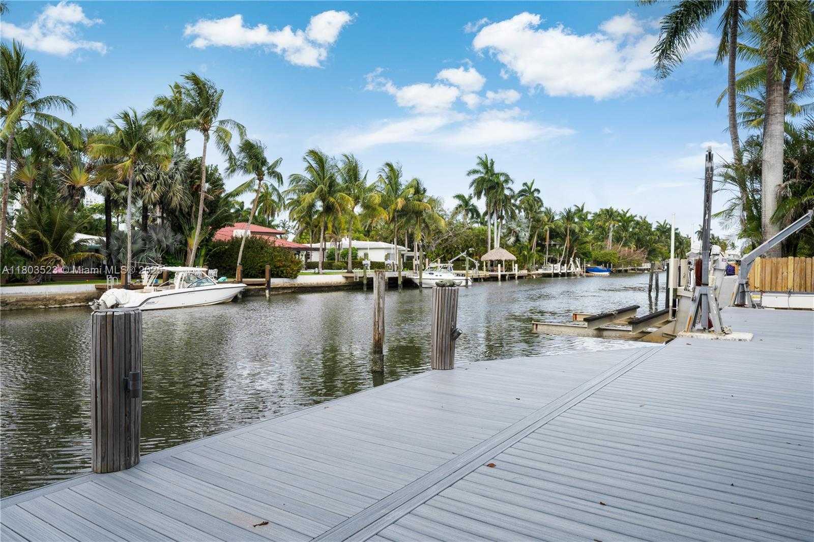 Small Image of 7601 NORTH EAST 9TH AVE #-, Miami Number 4