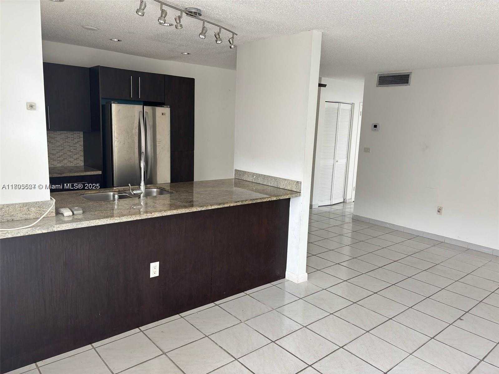 Small Image of 221 MERIDIAN AVE #406, Miami Beach Number 2