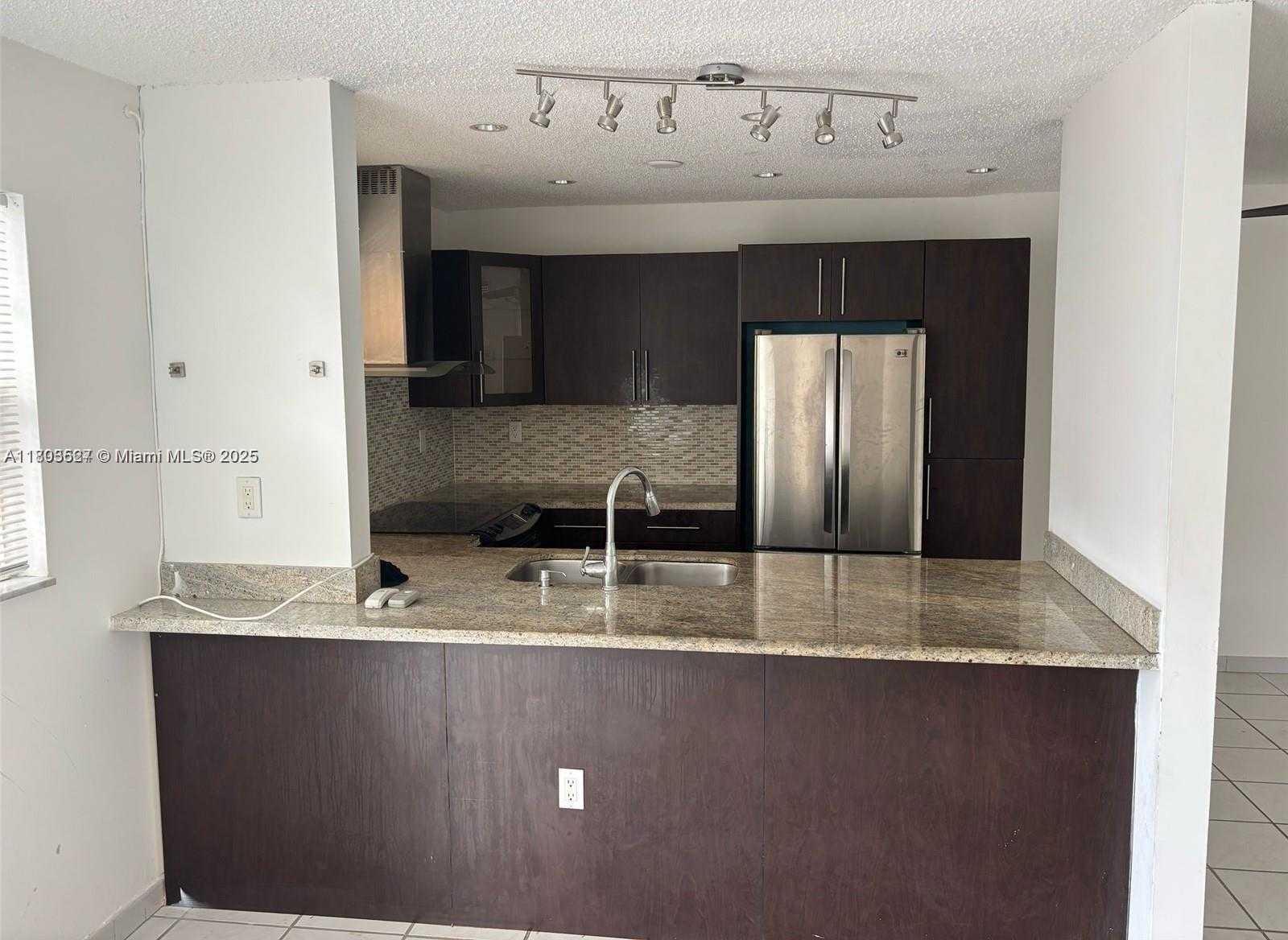Small Image of 221 MERIDIAN AVE #406, Miami Beach Number 3