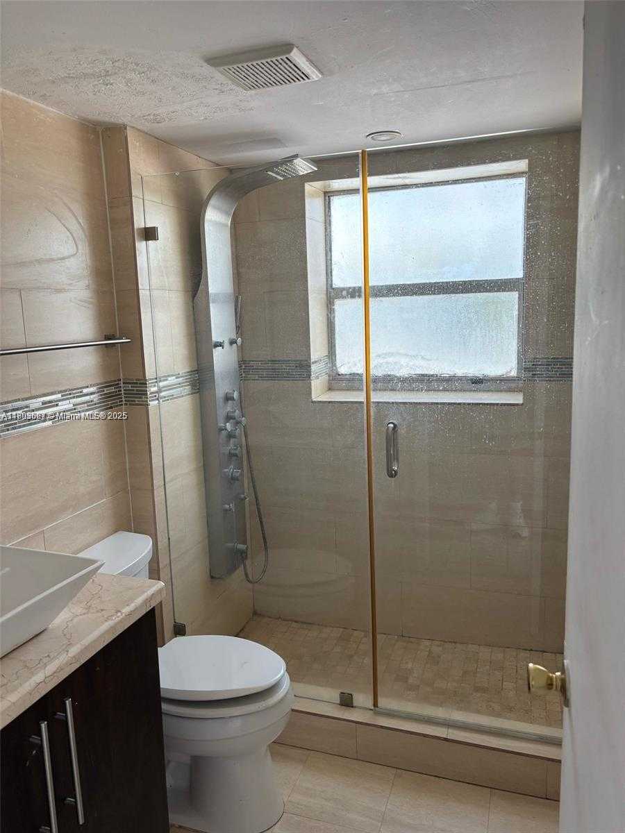 Small Image of 221 MERIDIAN AVE #406, Miami Beach Number 4