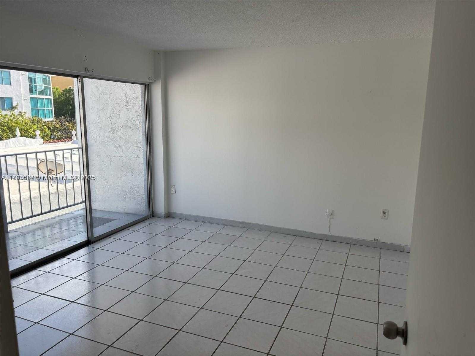 Small Image of 221 MERIDIAN AVE #406, Miami Beach Number 5