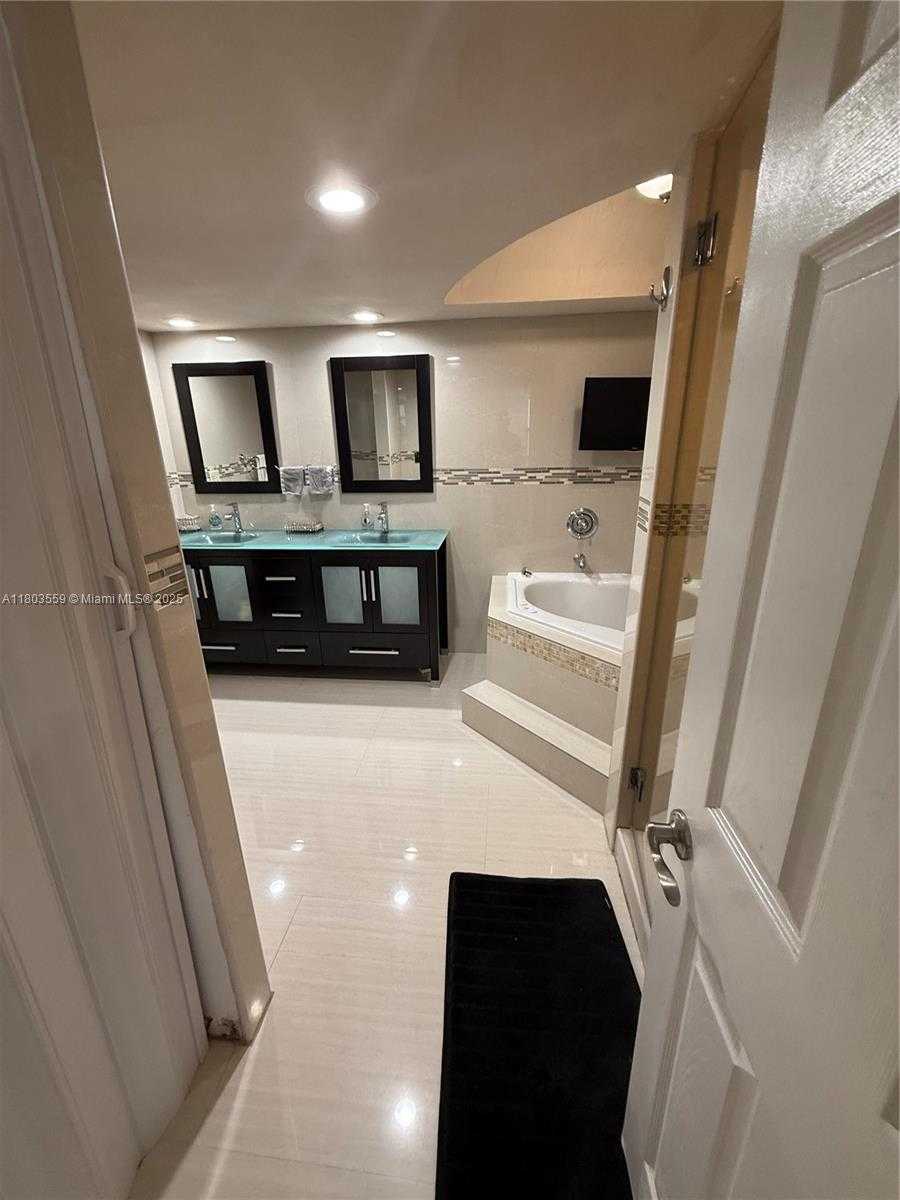 Small Image of 1912 SOUTH OCEAN DR #3D, Hallandale Beach Number 24
