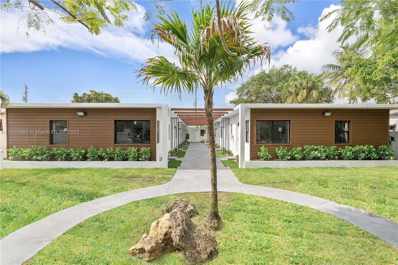 Small Image of 1946 PIERCE ST #8, Hollywood Number 1