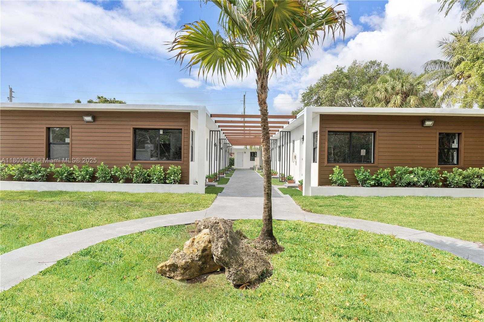 Small Image of 1946 PIERCE ST #8, Hollywood Number 13