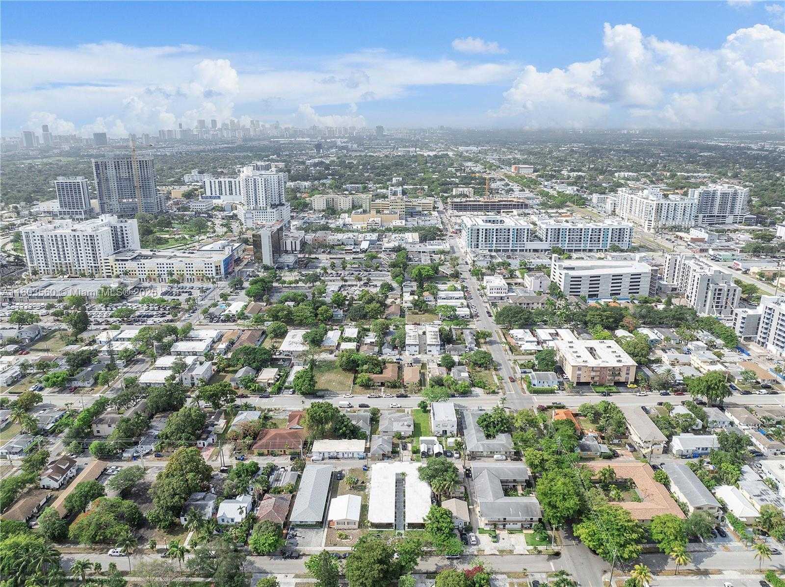 Small Image of 1946 PIERCE ST #8, Hollywood Number 17