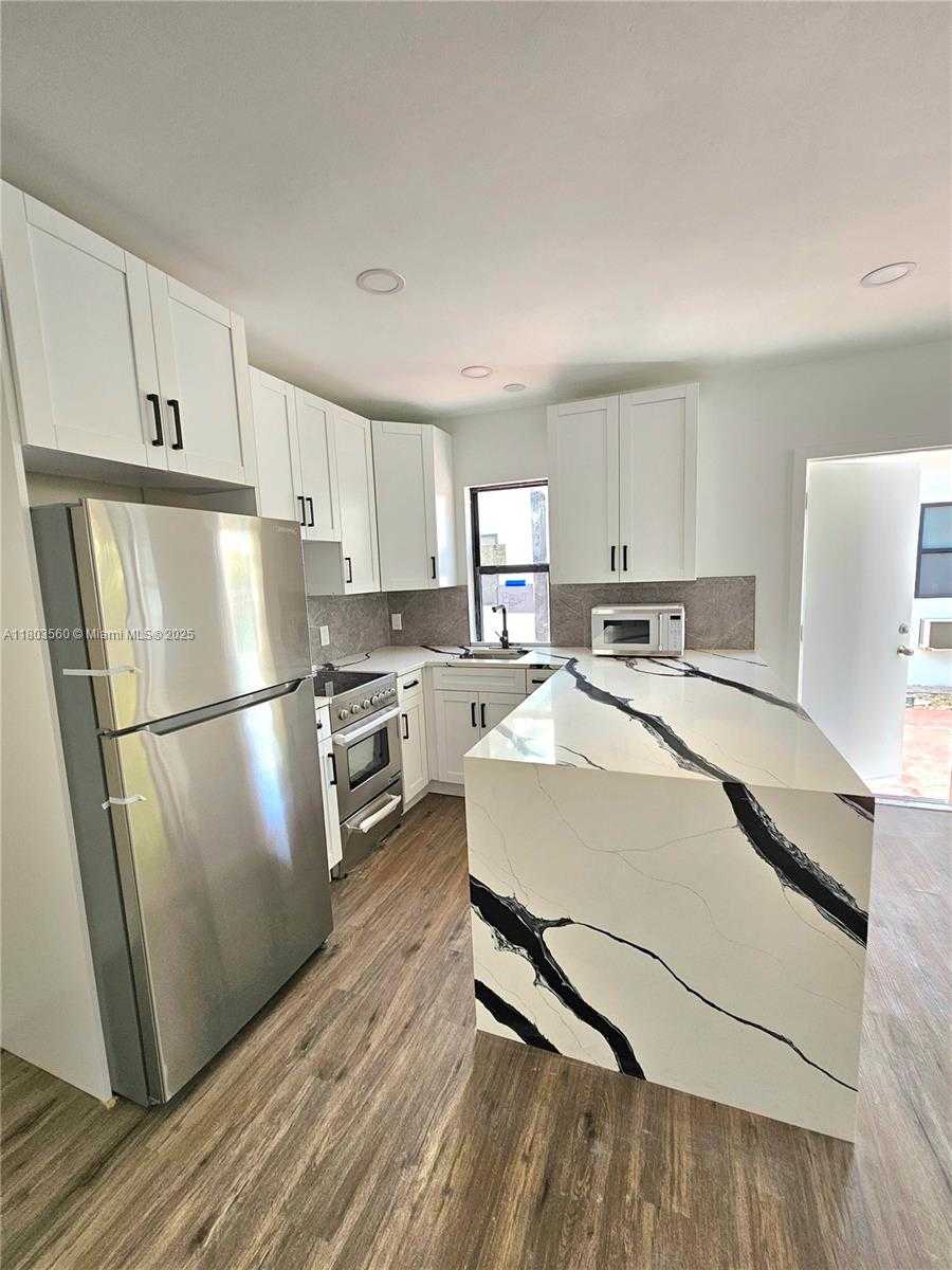 Small Image of 1946 PIERCE ST #8, Hollywood Number 22