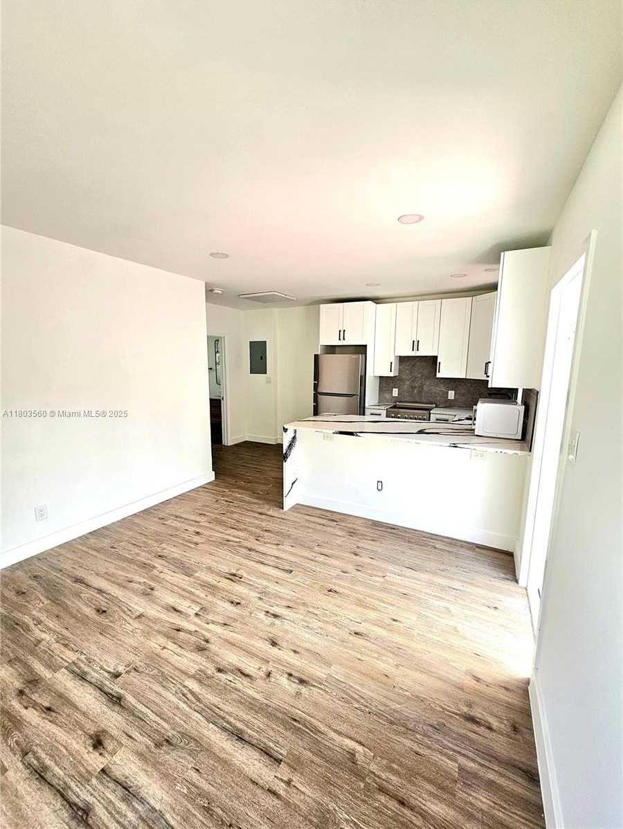 Small Image of 1946 PIERCE ST #8, Hollywood Number 23