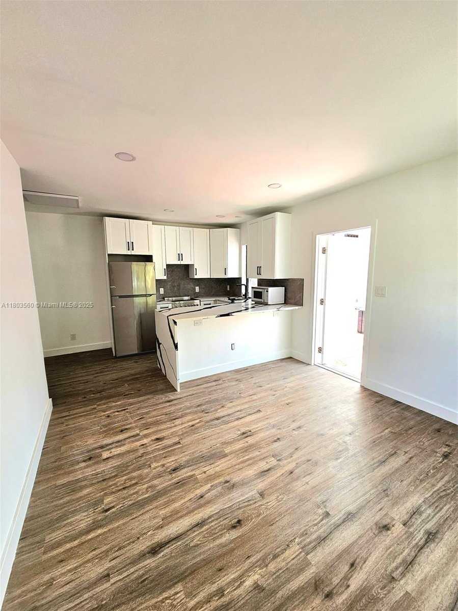 Small Image of 1946 PIERCE ST #8, Hollywood Number 24