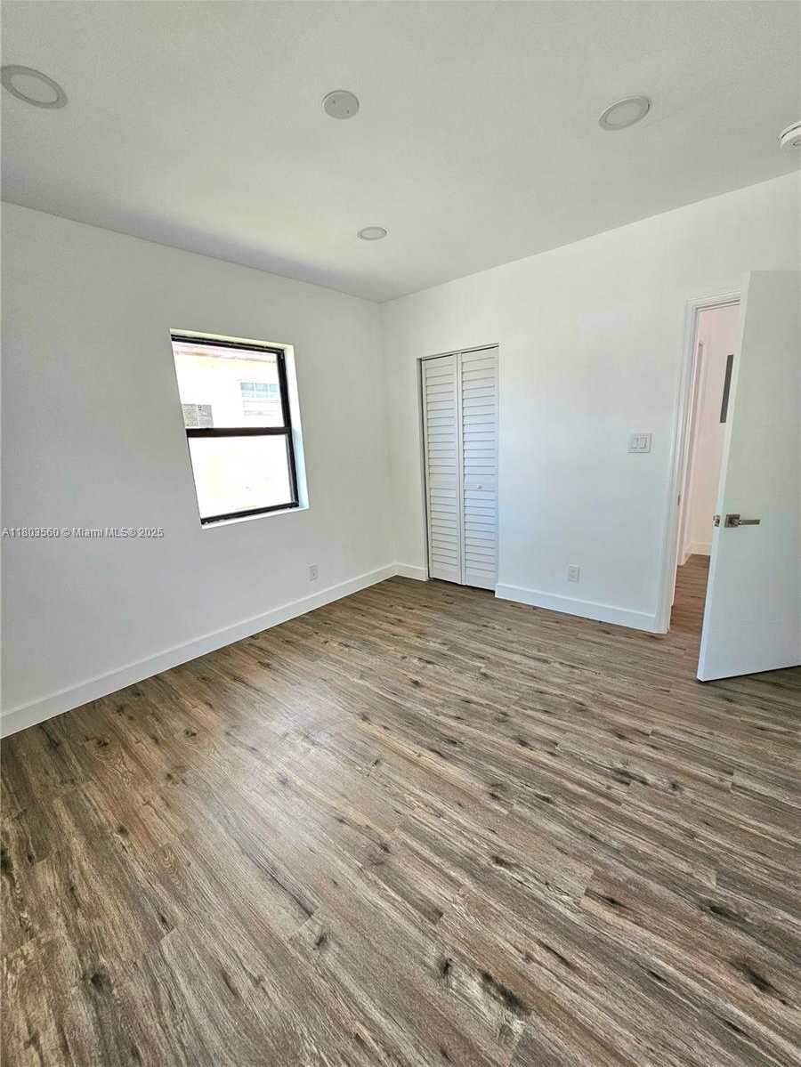 Small Image of 1946 PIERCE ST #8, Hollywood Number 29