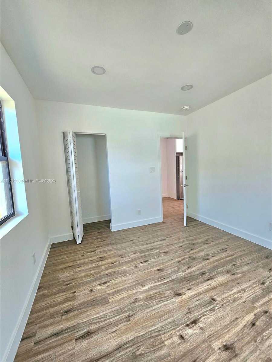 Small Image of 1946 PIERCE ST #8, Hollywood Number 30