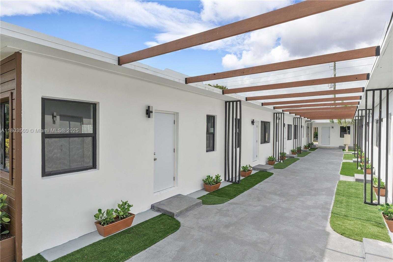 Small Image of 1946 PIERCE ST #8, Hollywood Number 8