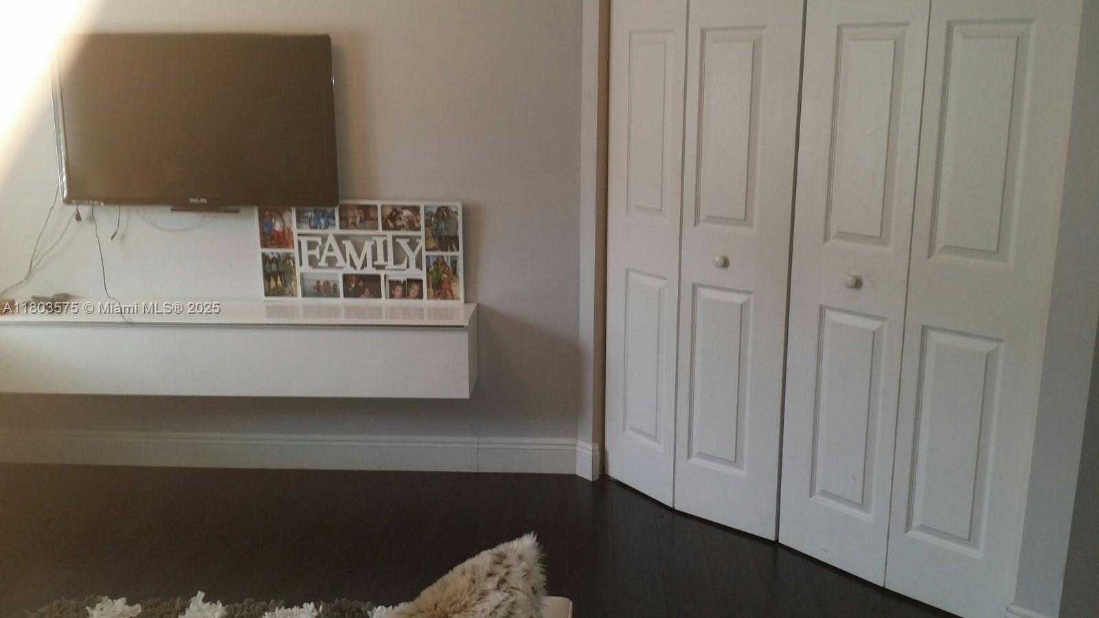 Small Image of 2727 TREASURE COVE CIR #2727, Dania Beach Number 11