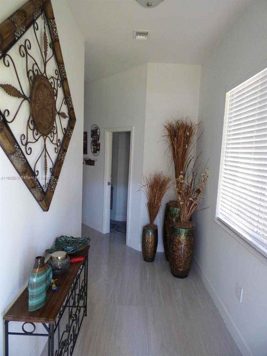 Small Image of 2727 TREASURE COVE CIR #2727, Dania Beach Number 15