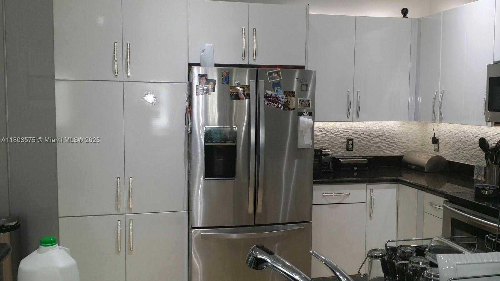 Small Image of 2727 TREASURE COVE CIR #2727, Dania Beach Number 2