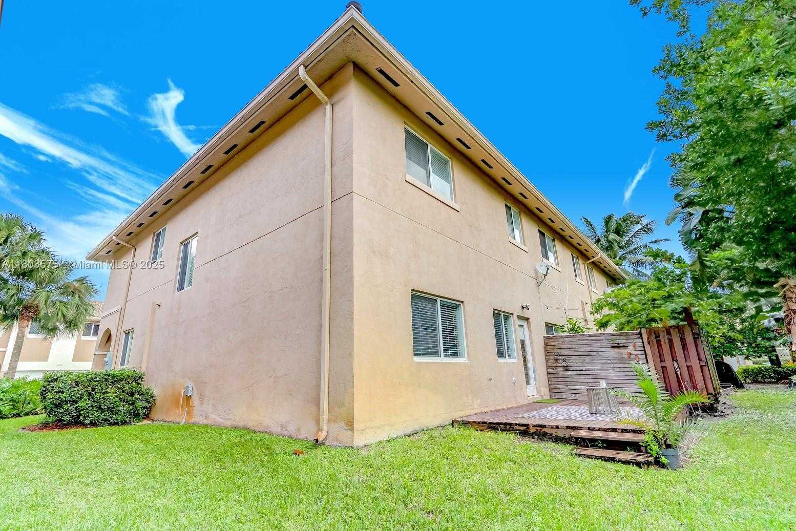 Small Image of 2727 TREASURE COVE CIR #2727, Dania Beach Number 21