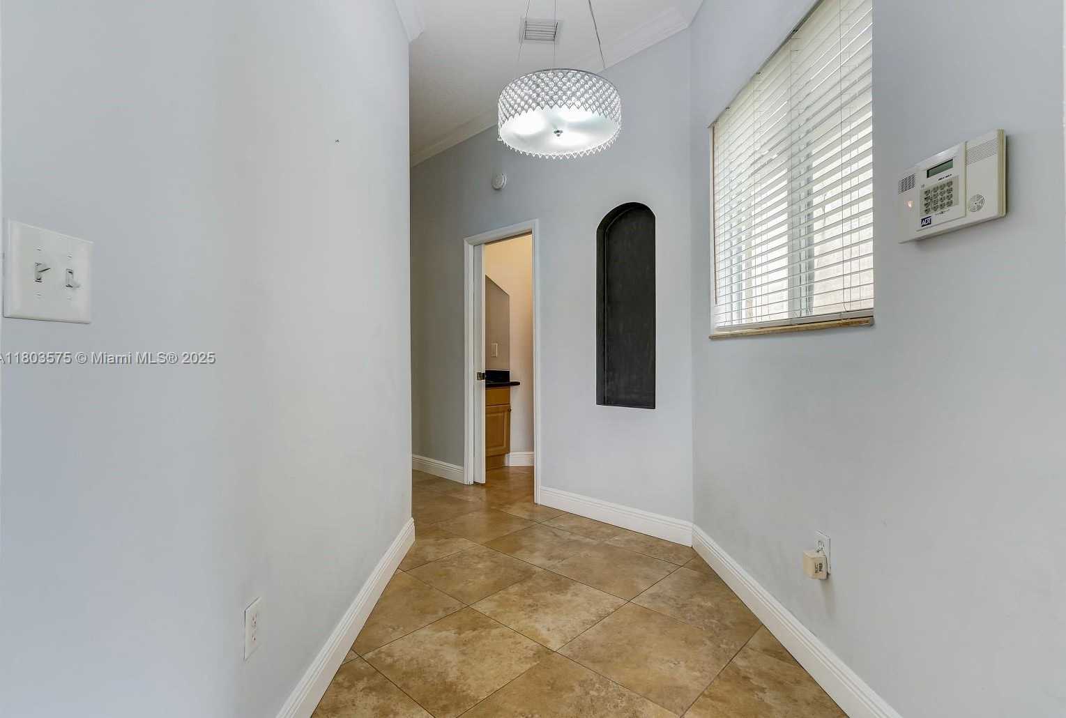 Small Image of 2727 TREASURE COVE CIR #2727, Dania Beach Number 22