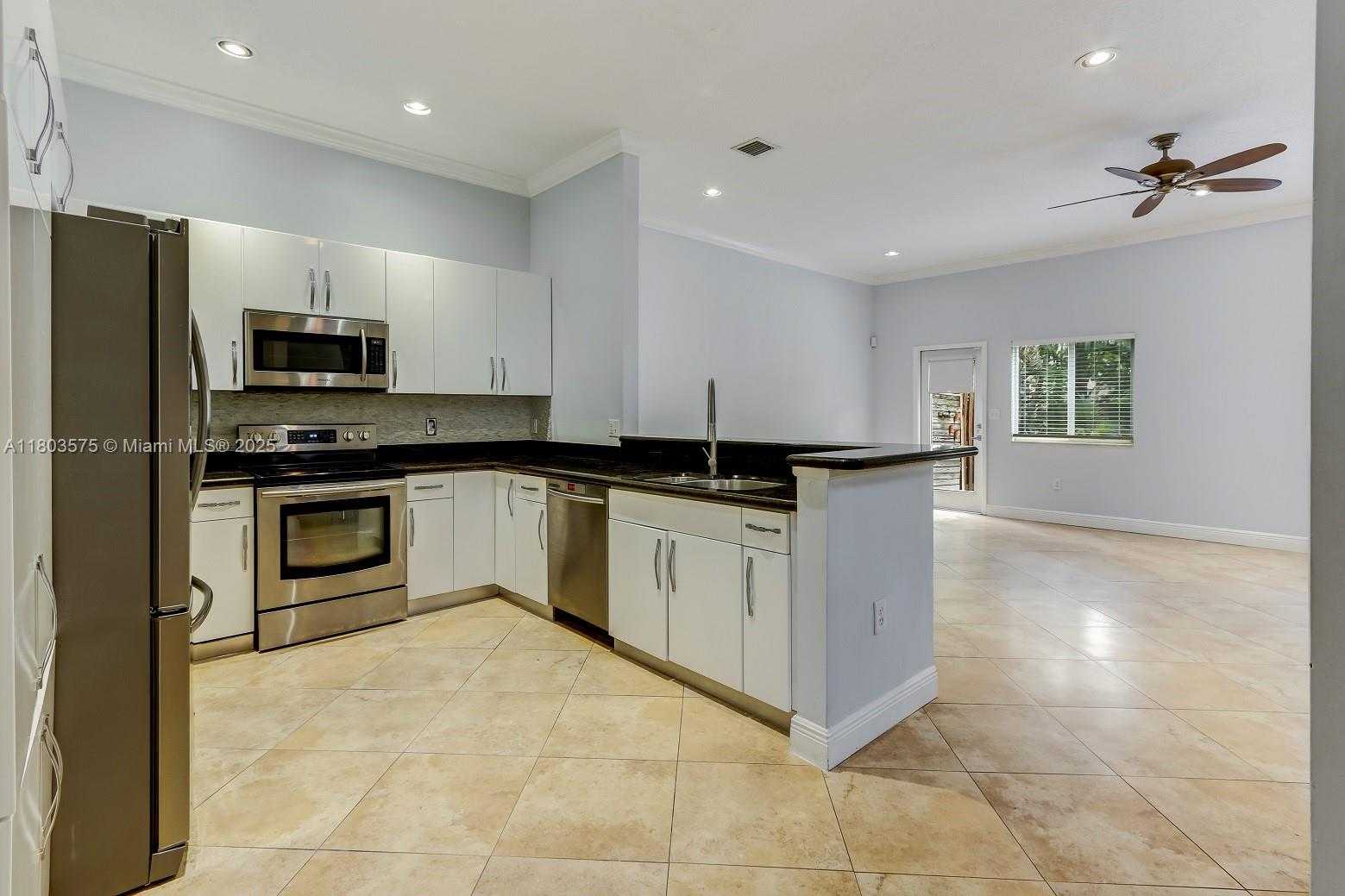Small Image of 2727 TREASURE COVE CIR #2727, Dania Beach Number 23