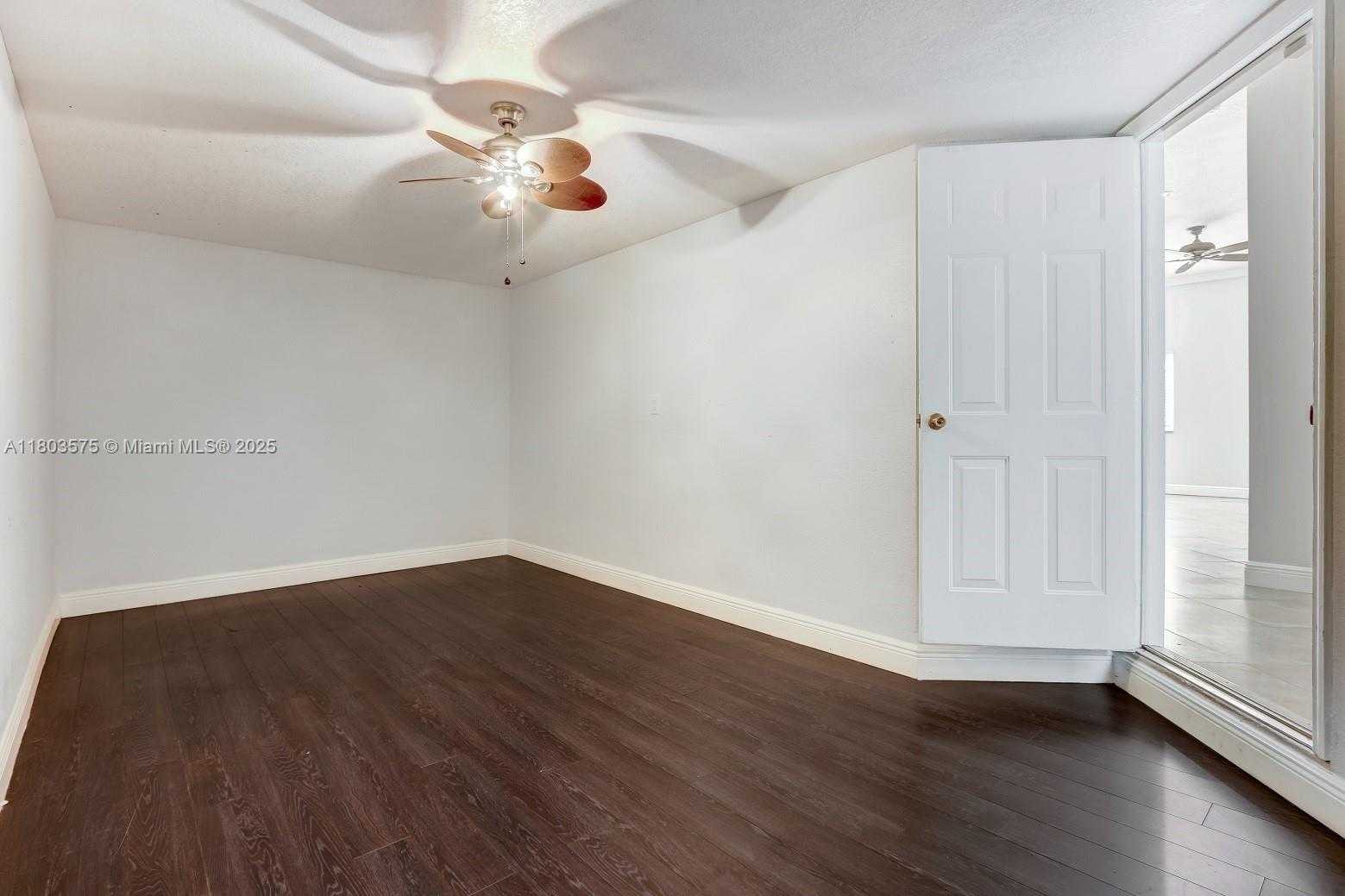 Small Image of 2727 TREASURE COVE CIR #2727, Dania Beach Number 29