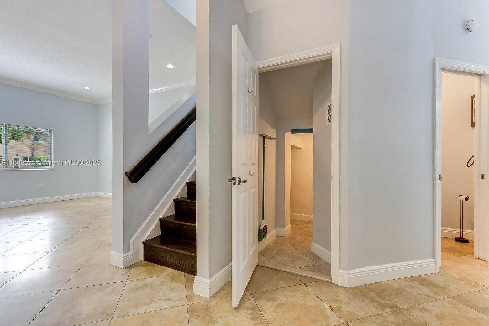 Small Image of 2727 TREASURE COVE CIR #2727, Dania Beach Number 30