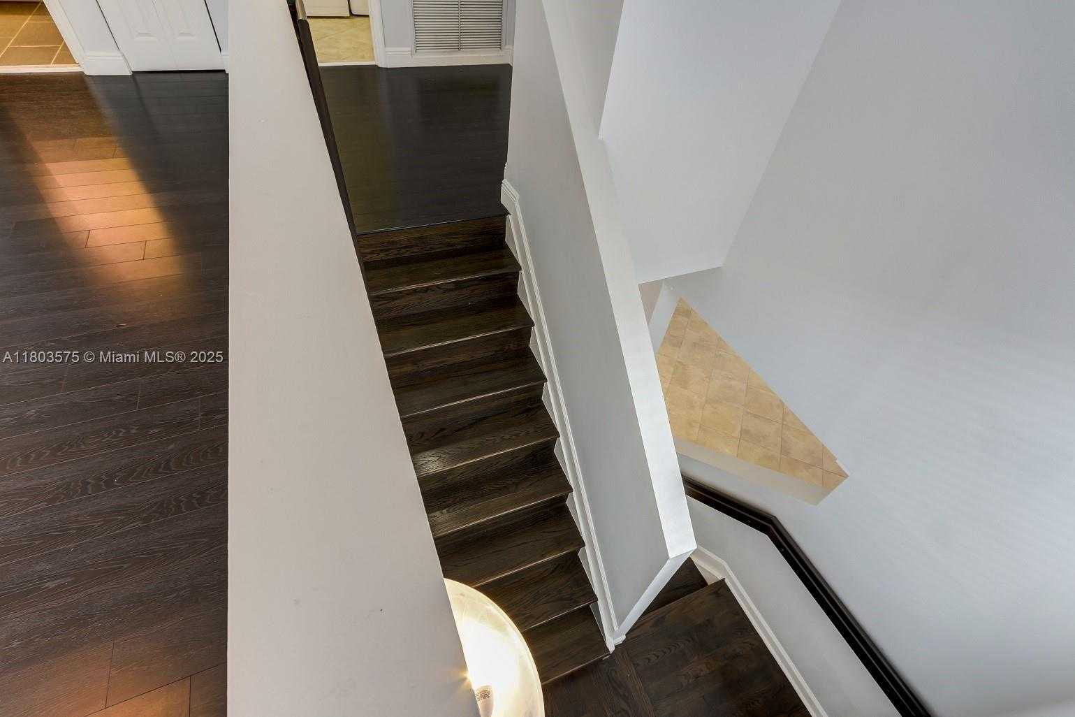 Small Image of 2727 TREASURE COVE CIR #2727, Dania Beach Number 32