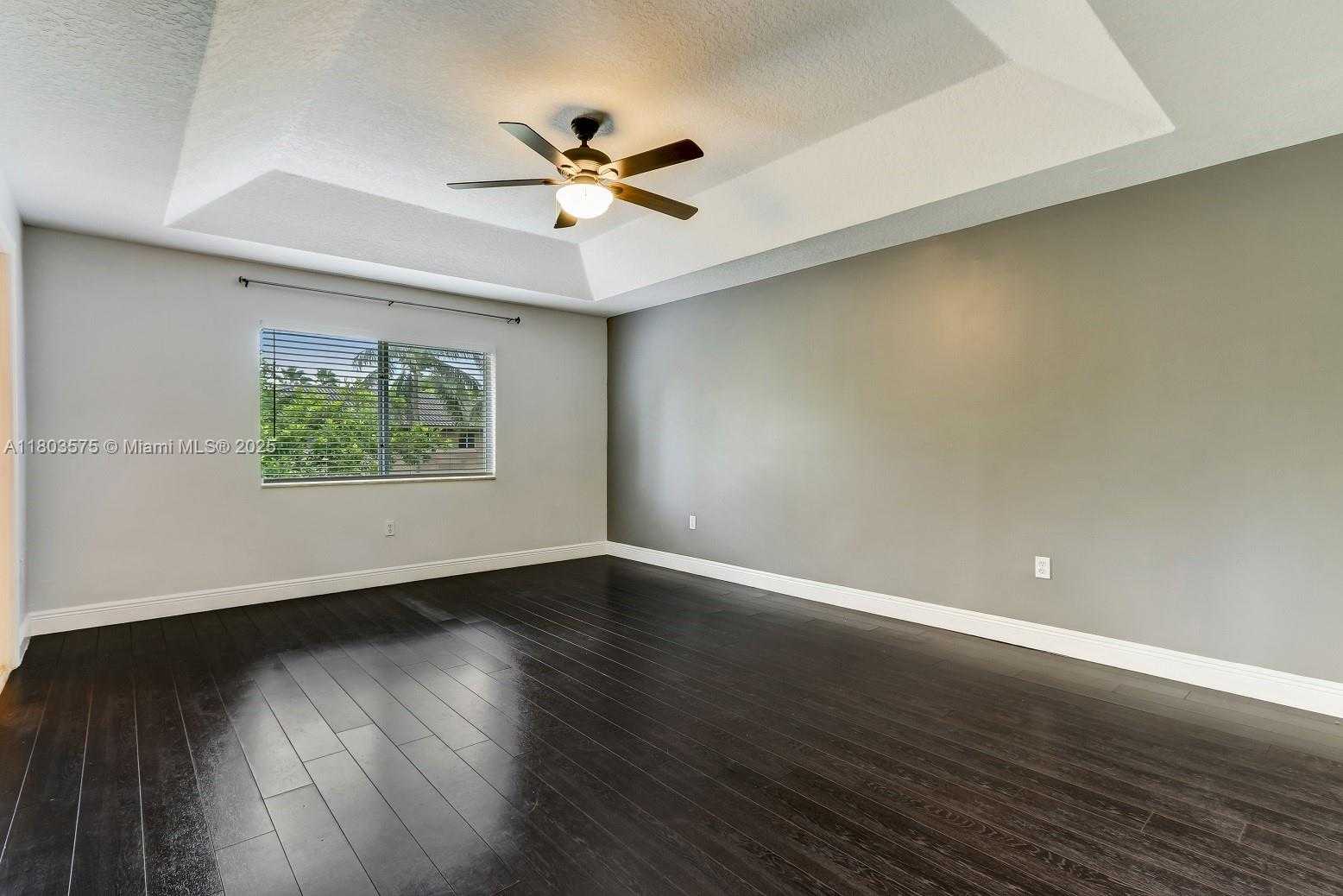 Small Image of 2727 TREASURE COVE CIR #2727, Dania Beach Number 34