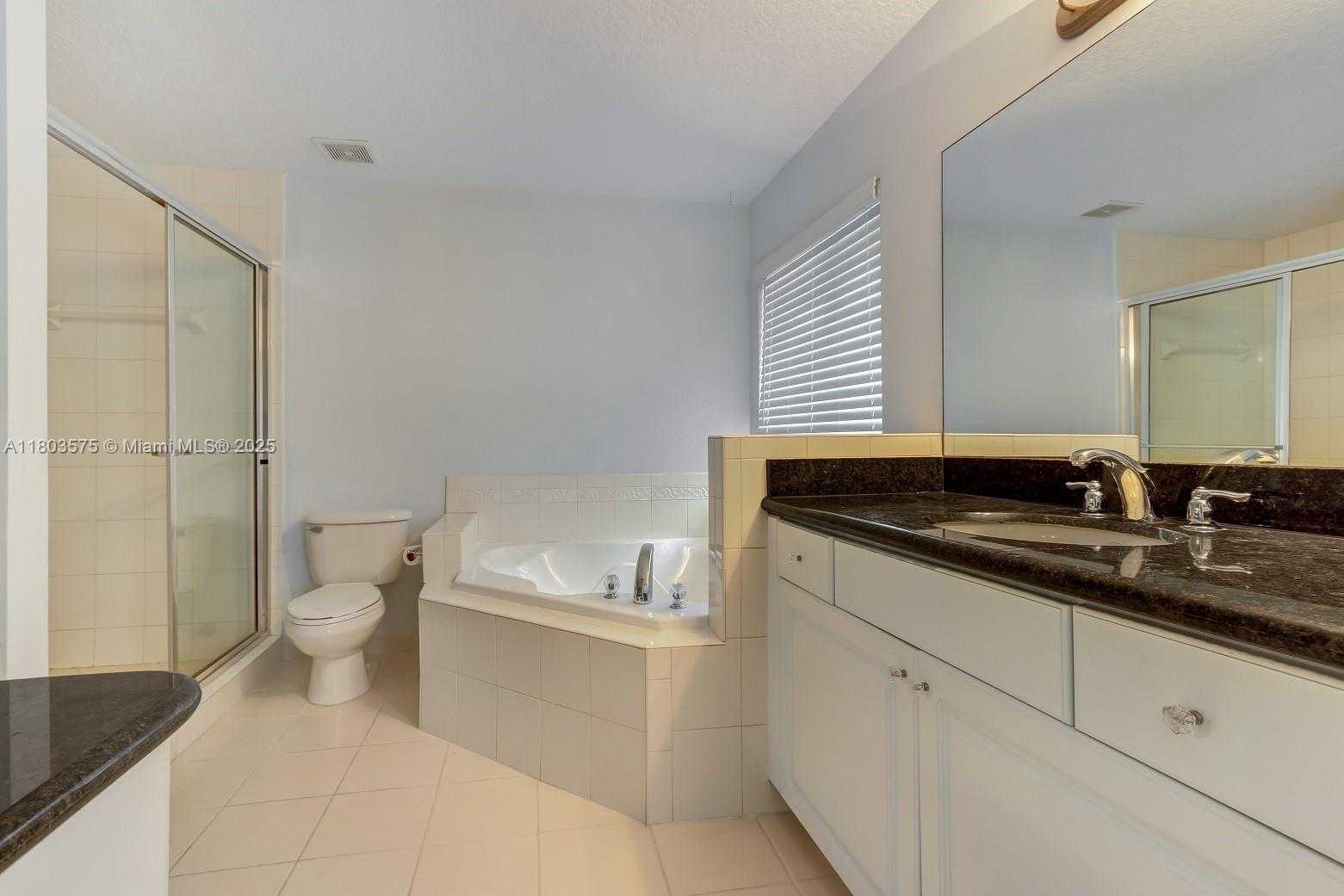 Small Image of 2727 TREASURE COVE CIR #2727, Dania Beach Number 36