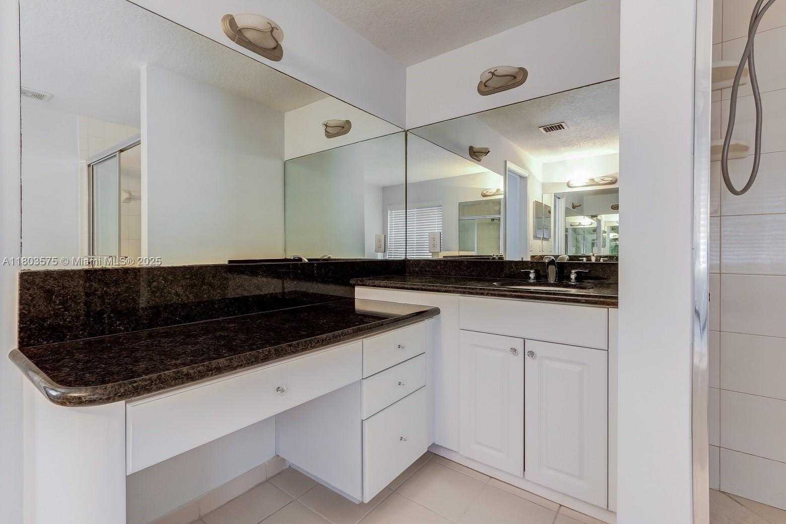 Small Image of 2727 TREASURE COVE CIR #2727, Dania Beach Number 37