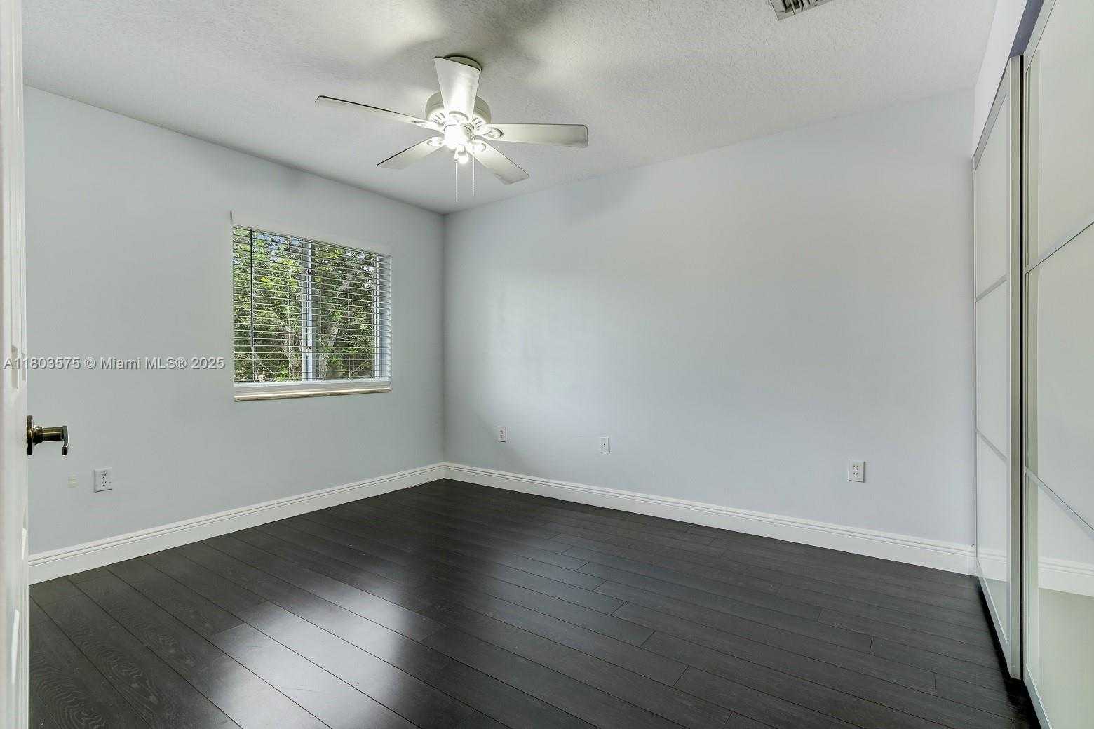 Small Image of 2727 TREASURE COVE CIR #2727, Dania Beach Number 39