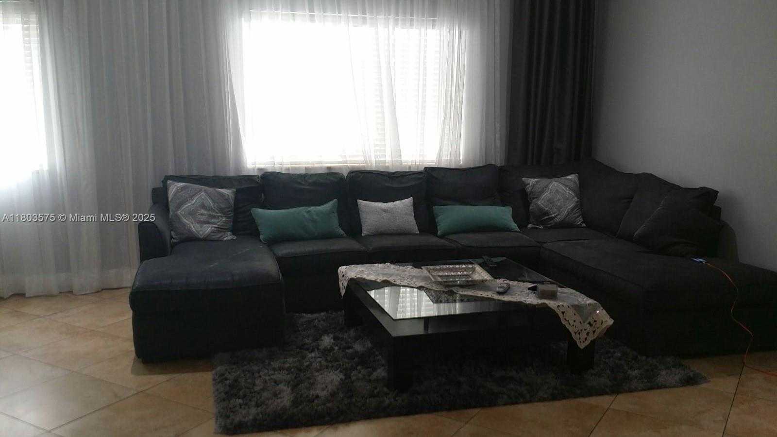 Small Image of 2727 TREASURE COVE CIR #2727, Dania Beach Number 4