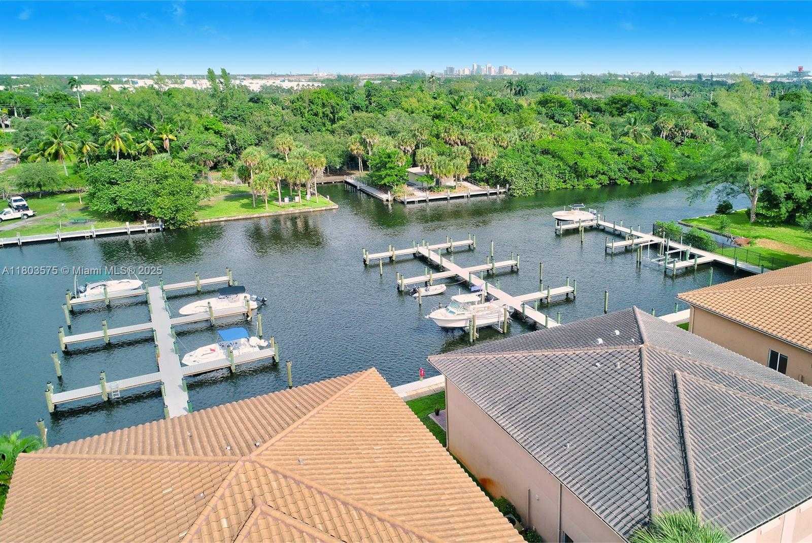 Small Image of 2727 TREASURE COVE CIR #2727, Dania Beach Number 45