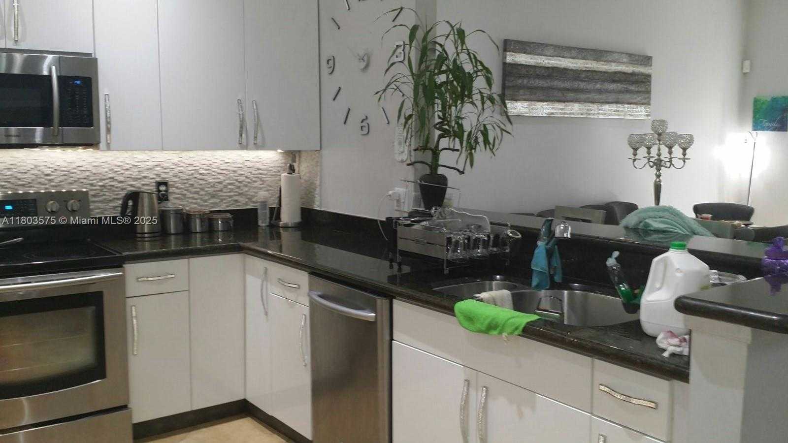 Small Image of 2727 TREASURE COVE CIR #2727, Dania Beach Number 5