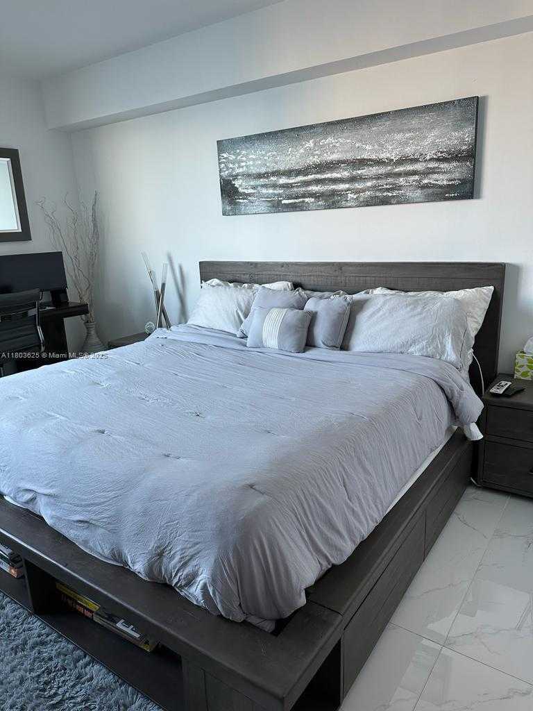 Small Image of 325 SOUTH BISCAYNE BLVD #4119, Miami Number 9
