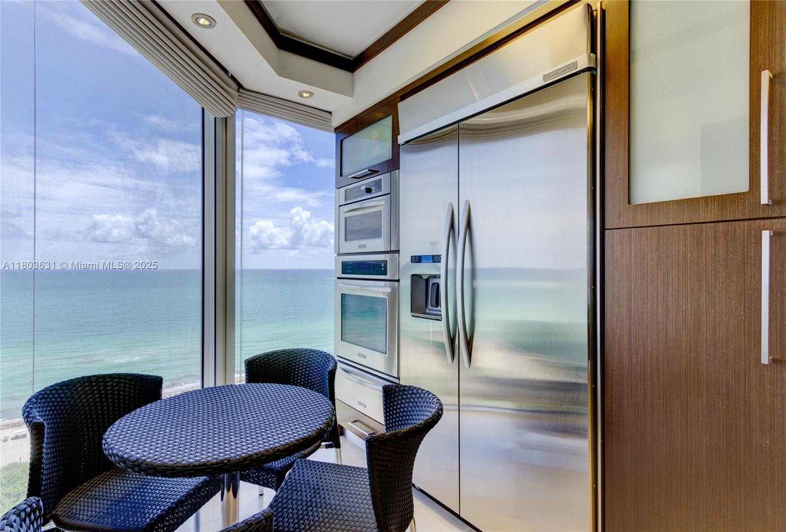 Small Image of 4775 COLLINS AVE #1201, Miami Beach Number 15