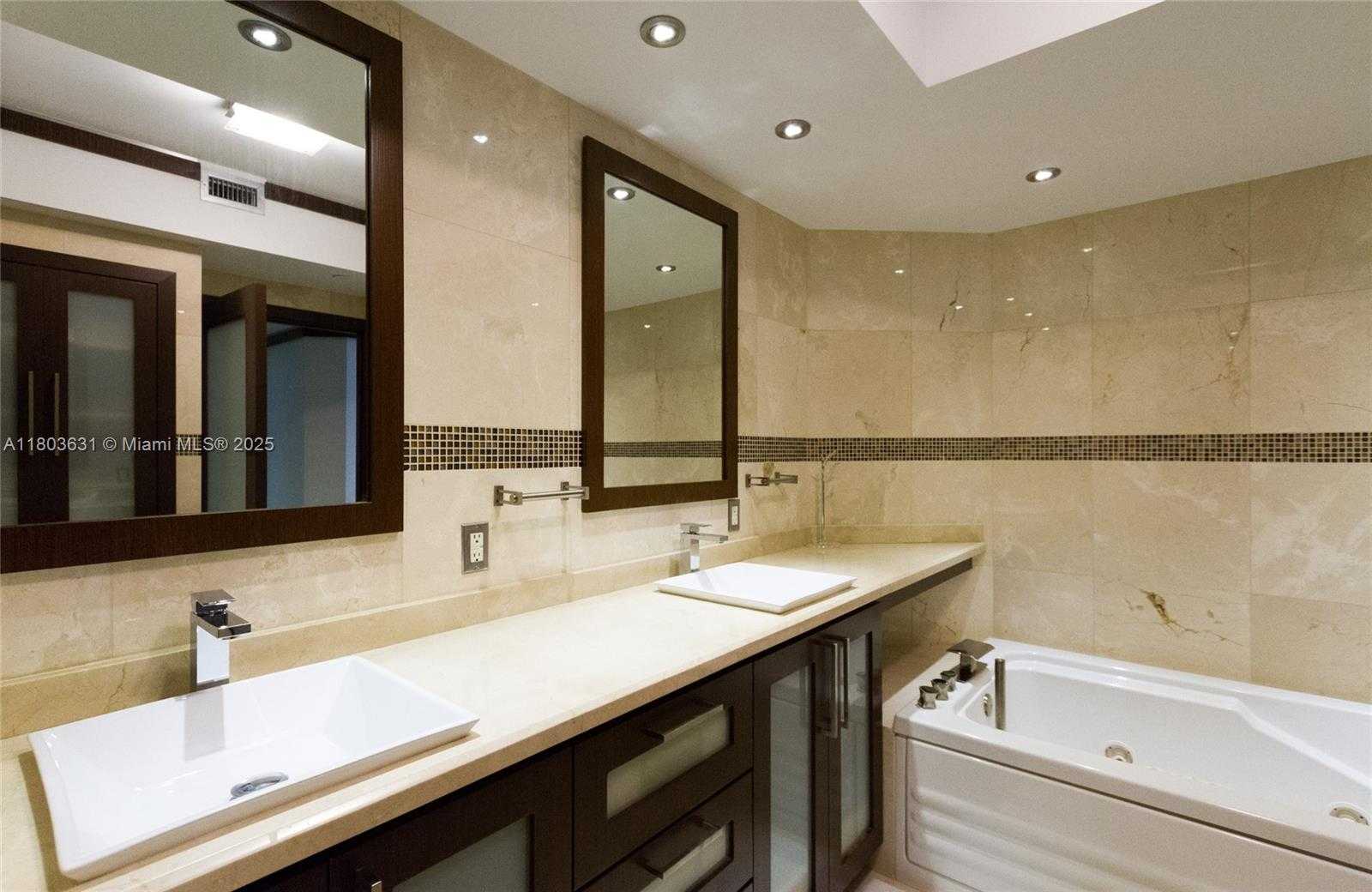 Small Image of 4775 COLLINS AVE #1201, Miami Beach Number 19
