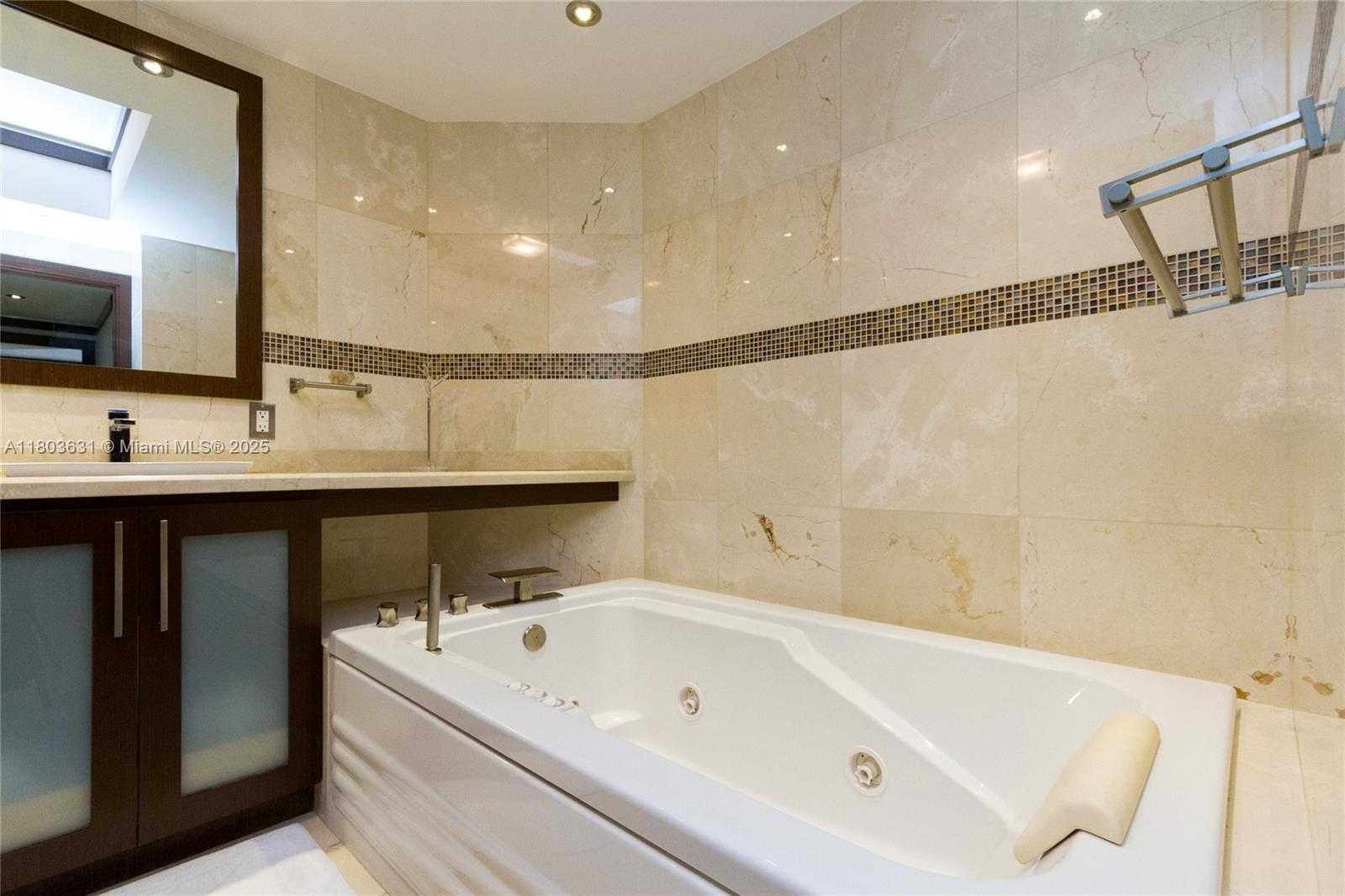 Small Image of 4775 COLLINS AVE #1201, Miami Beach Number 20