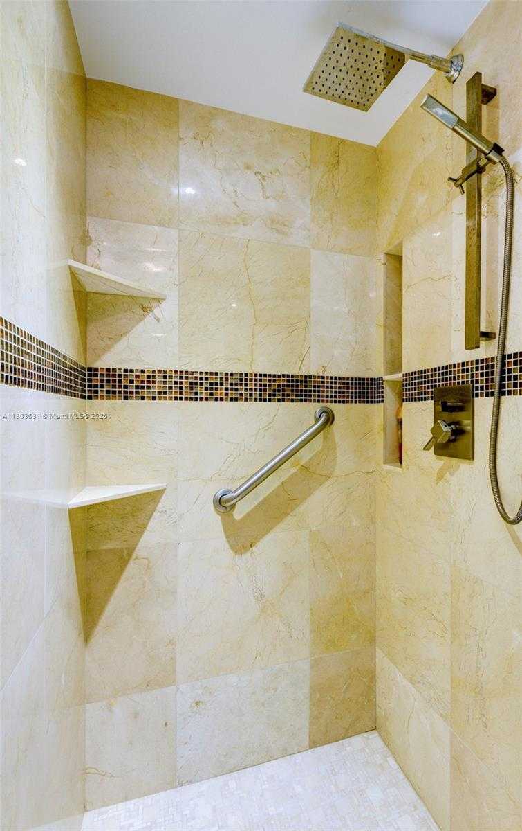 Small Image of 4775 COLLINS AVE #1201, Miami Beach Number 24
