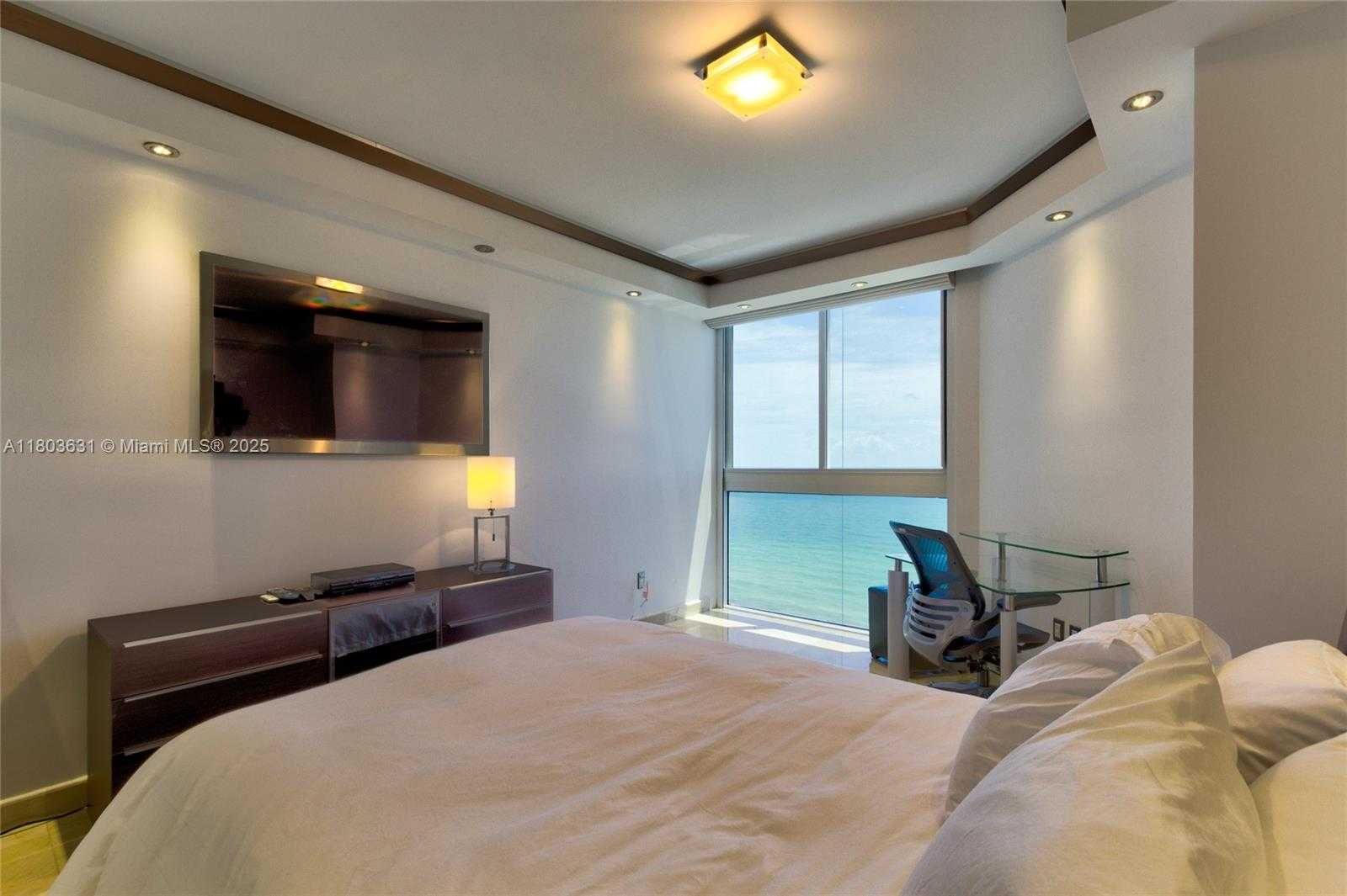 Small Image of 4775 COLLINS AVE #1201, Miami Beach Number 26