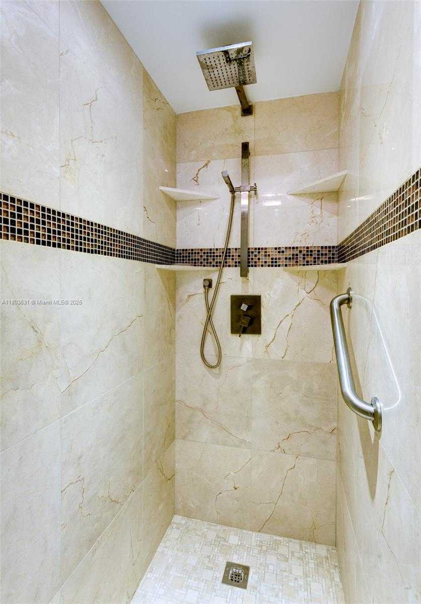 Small Image of 4775 COLLINS AVE #1201, Miami Beach Number 27