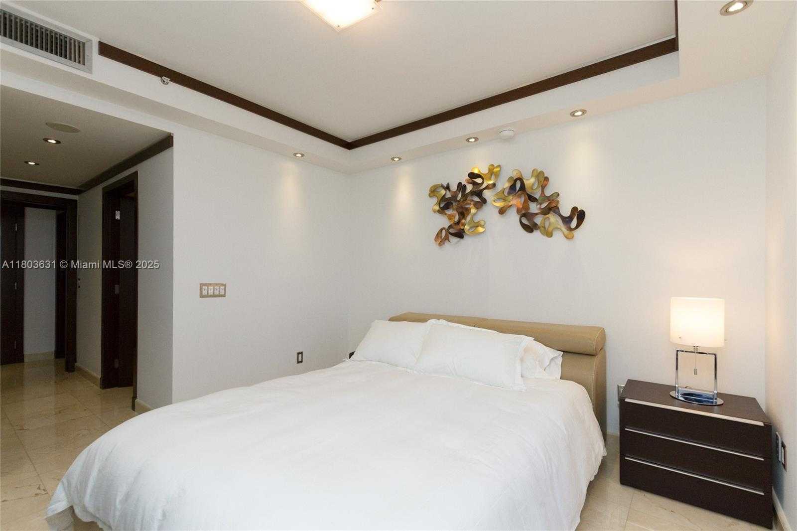 Small Image of 4775 COLLINS AVE #1201, Miami Beach Number 32