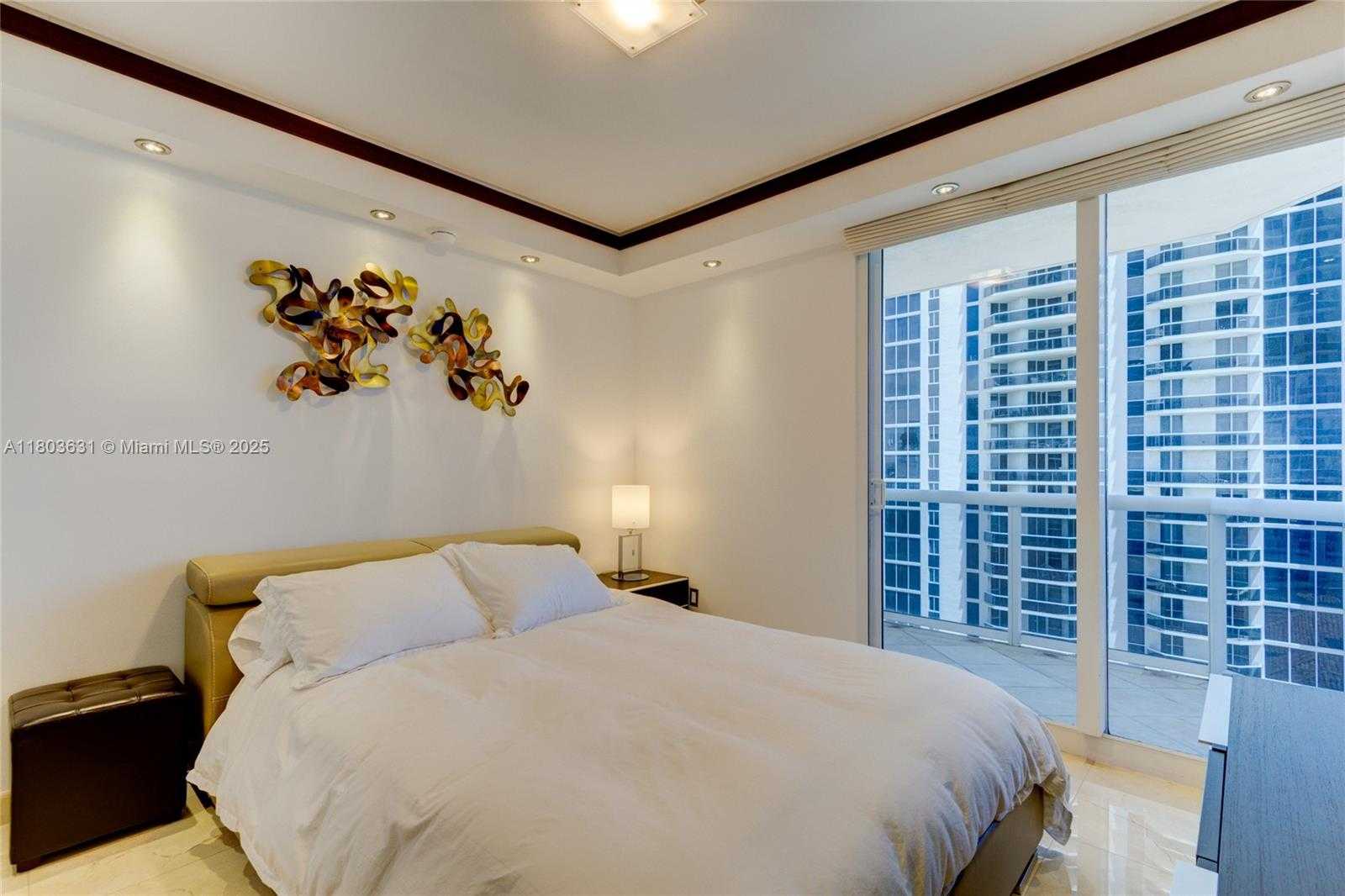 Small Image of 4775 COLLINS AVE #1201, Miami Beach Number 34