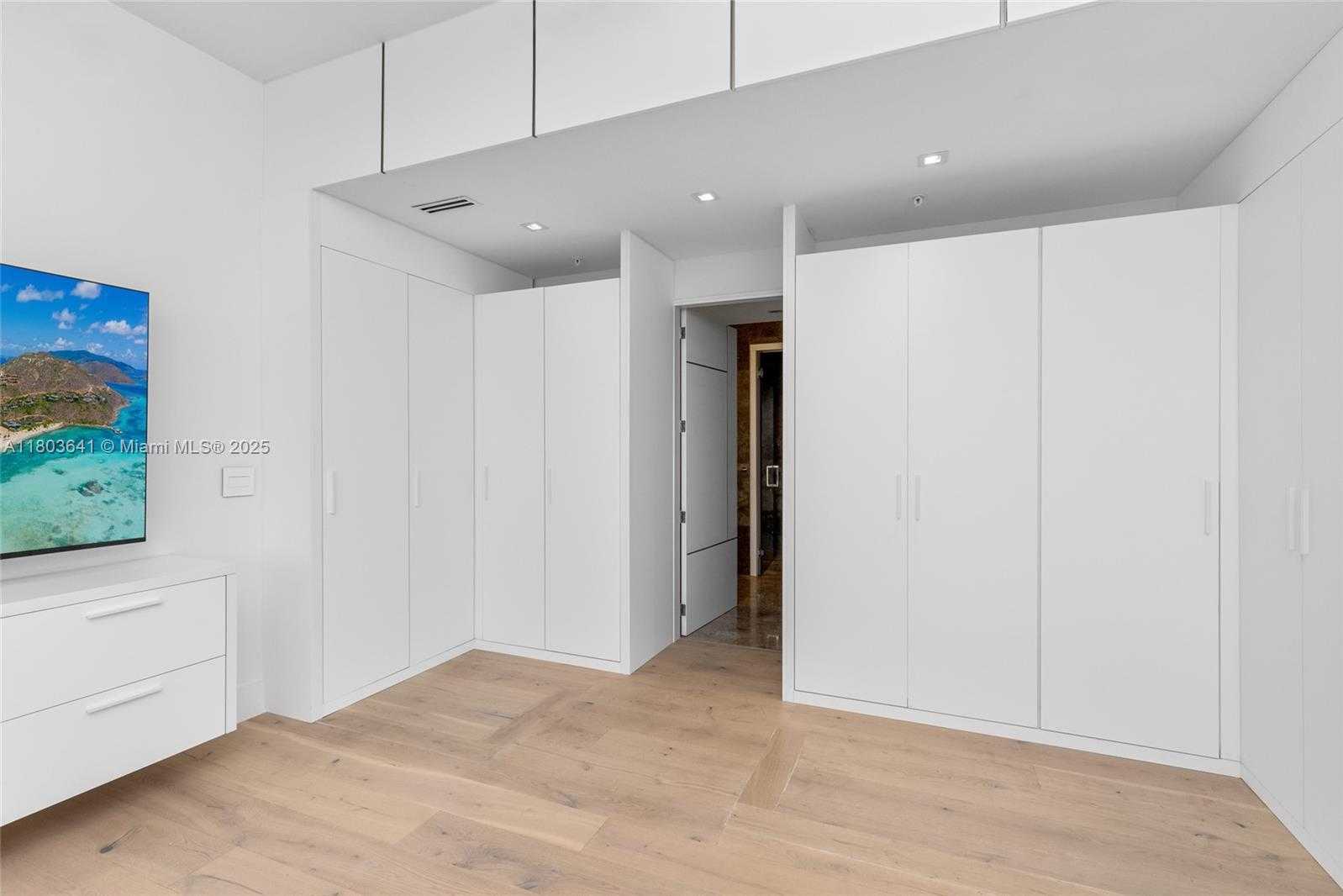 Small Image of 6800 INDIAN CREEK DR #8D, Miami Beach Number 10