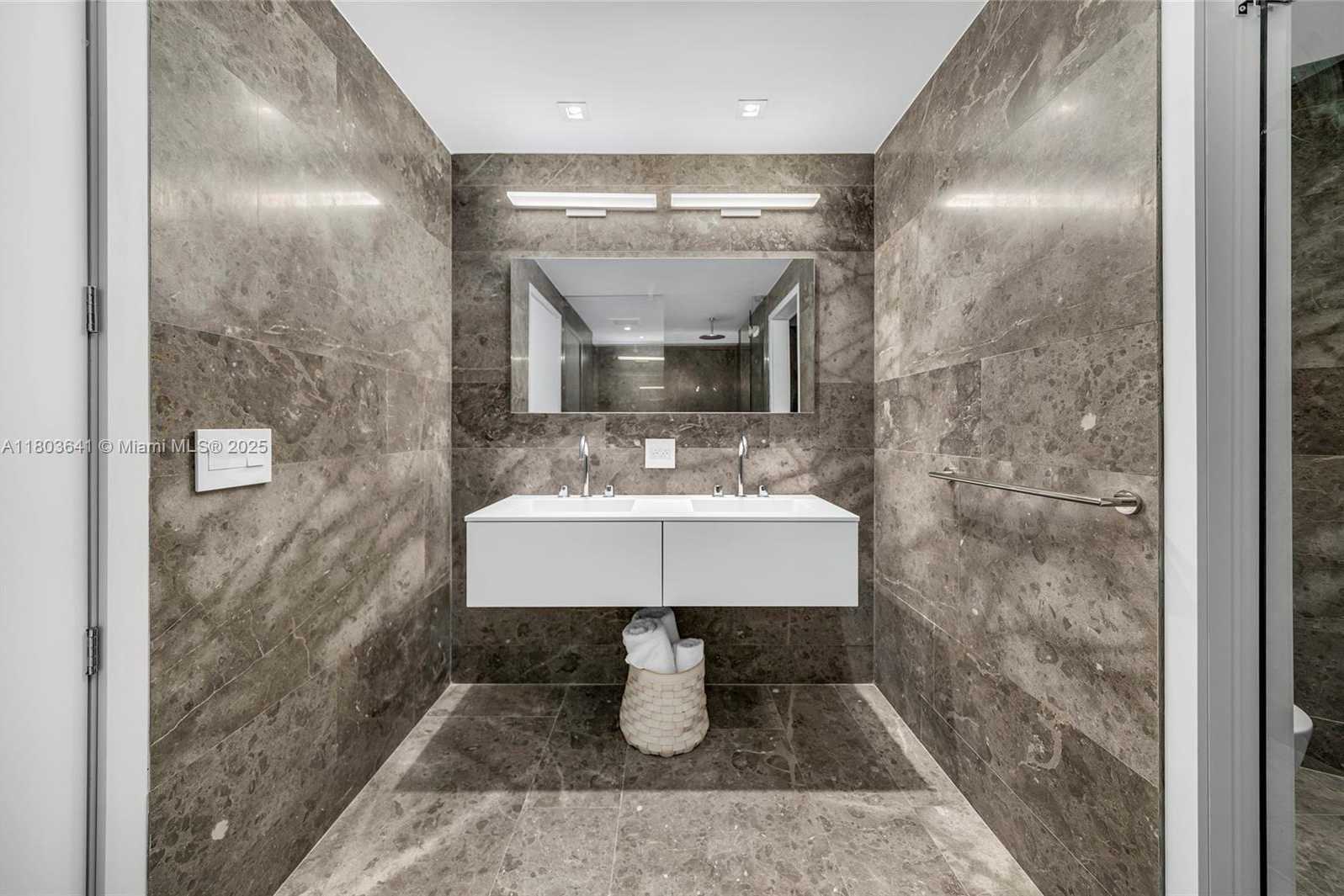 Small Image of 6800 INDIAN CREEK DR #8D, Miami Beach Number 11