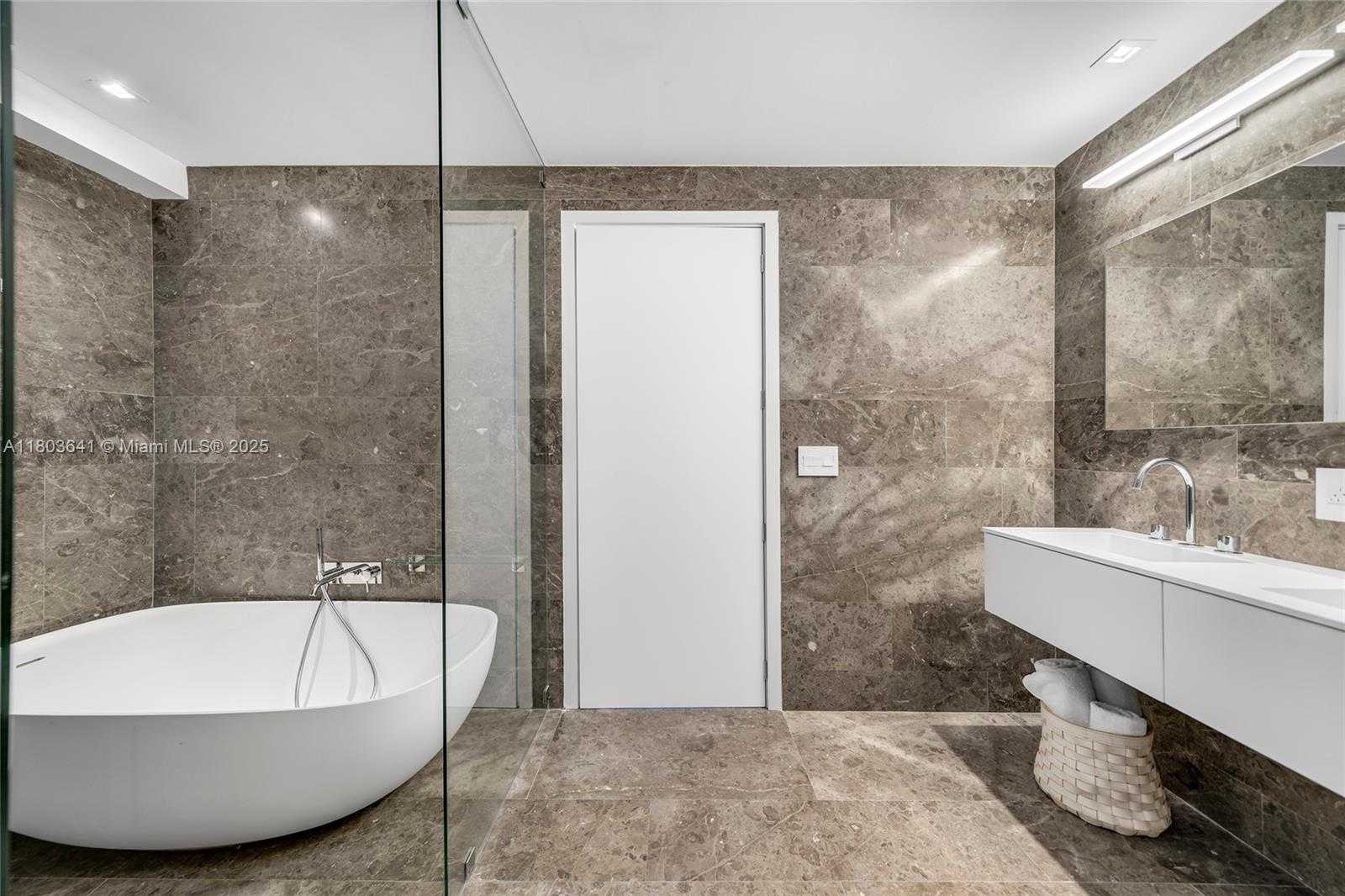Small Image of 6800 INDIAN CREEK DR #8D, Miami Beach Number 13