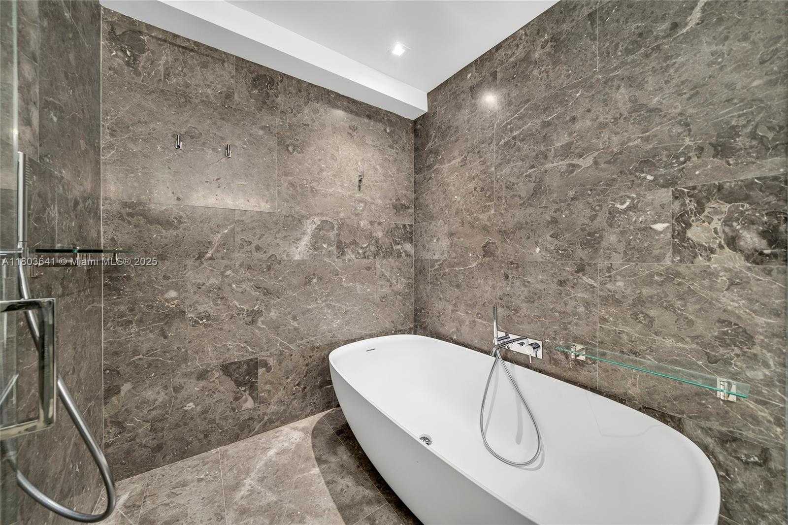 Small Image of 6800 INDIAN CREEK DR #8D, Miami Beach Number 14