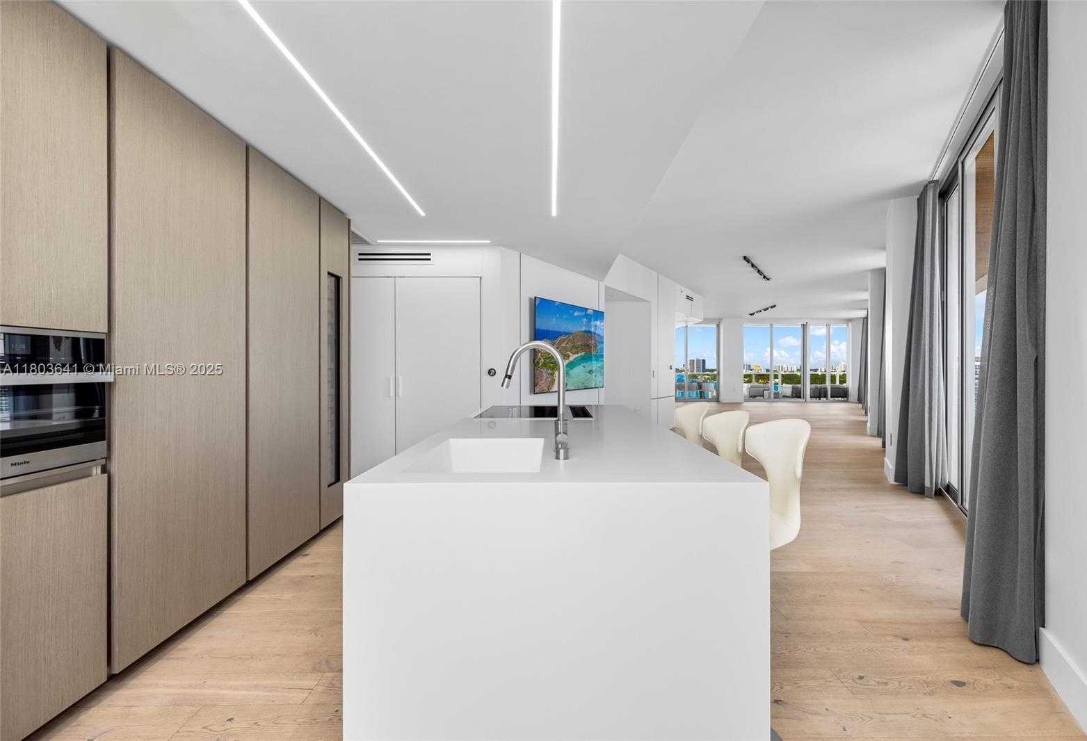 Small Image of 6800 INDIAN CREEK DR #8D, Miami Beach Number 23