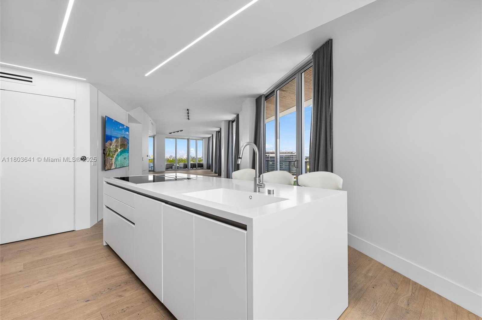 Small Image of 6800 INDIAN CREEK DR #8D, Miami Beach Number 25