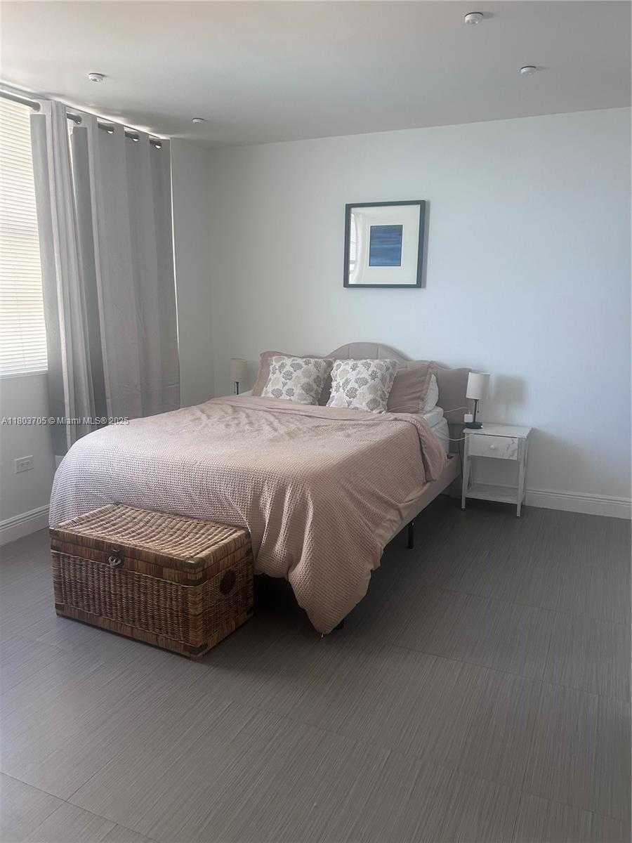 Small Image of 801 BRICKELL BAY DR #667, Miami Number 10