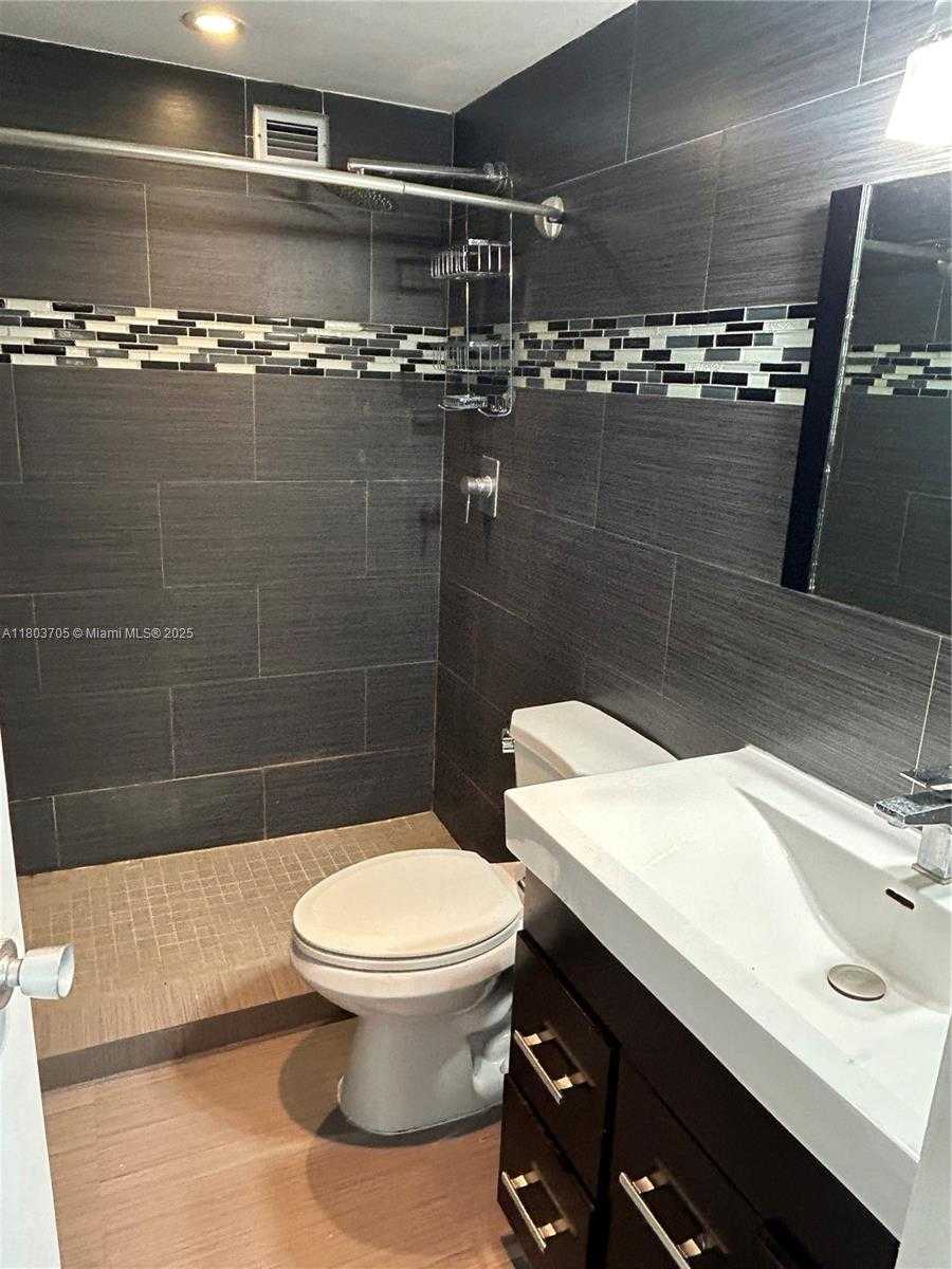 Small Image of 801 BRICKELL BAY DR #667, Miami Number 3