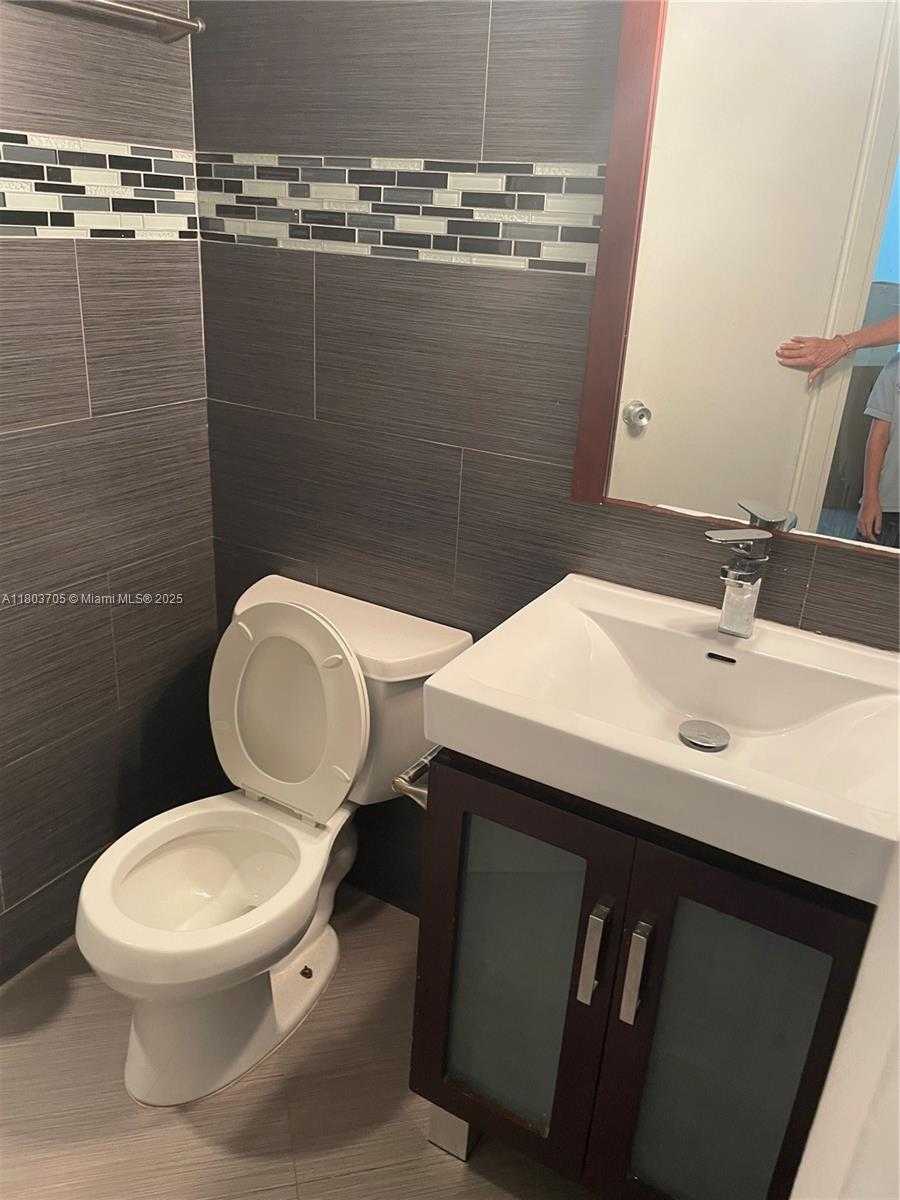 Small Image of 801 BRICKELL BAY DR #667, Miami Number 4