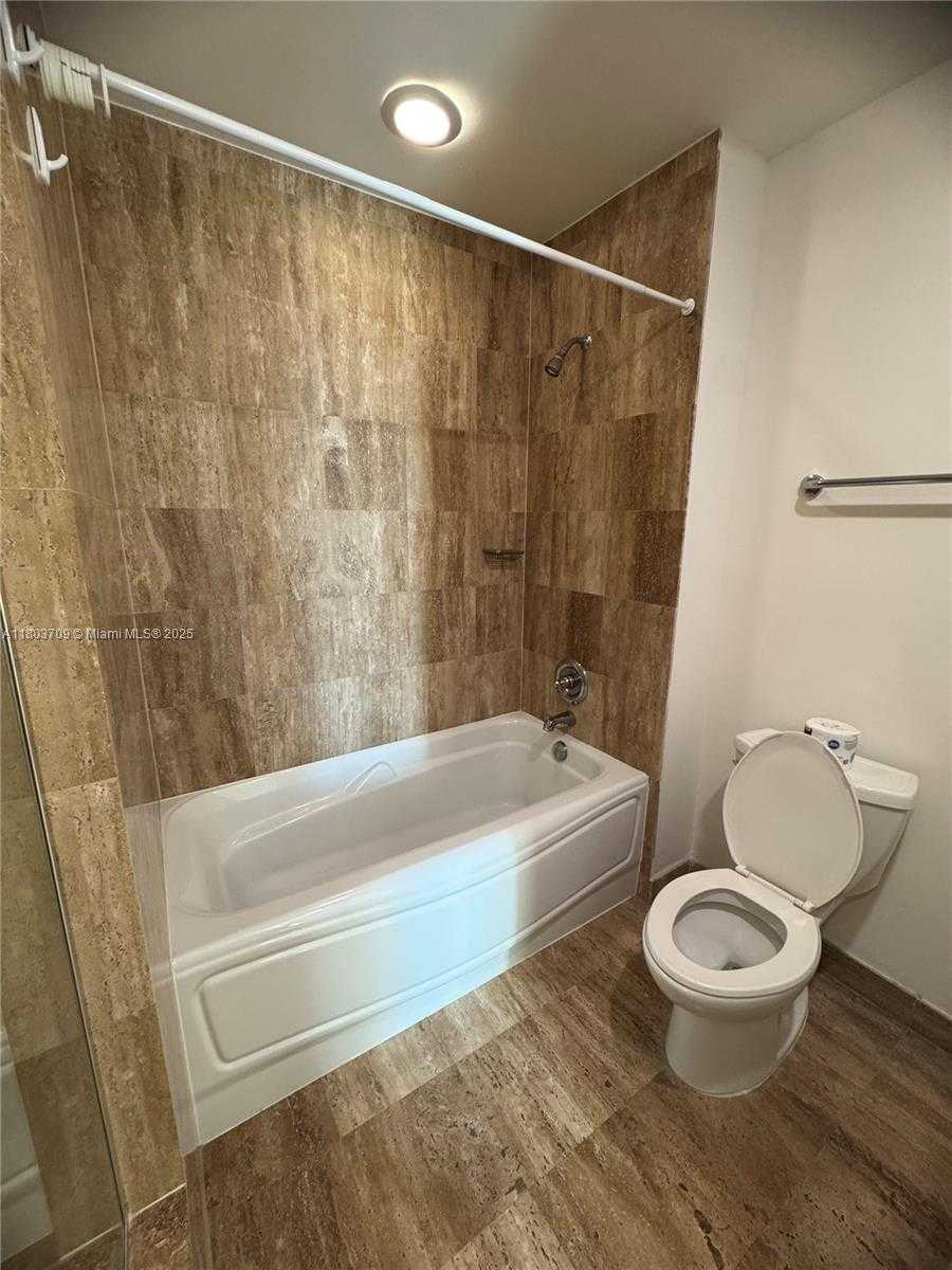 Small Image of 300 SOUTH BISCAYNE BLVD #T-3212, Miami Number 13